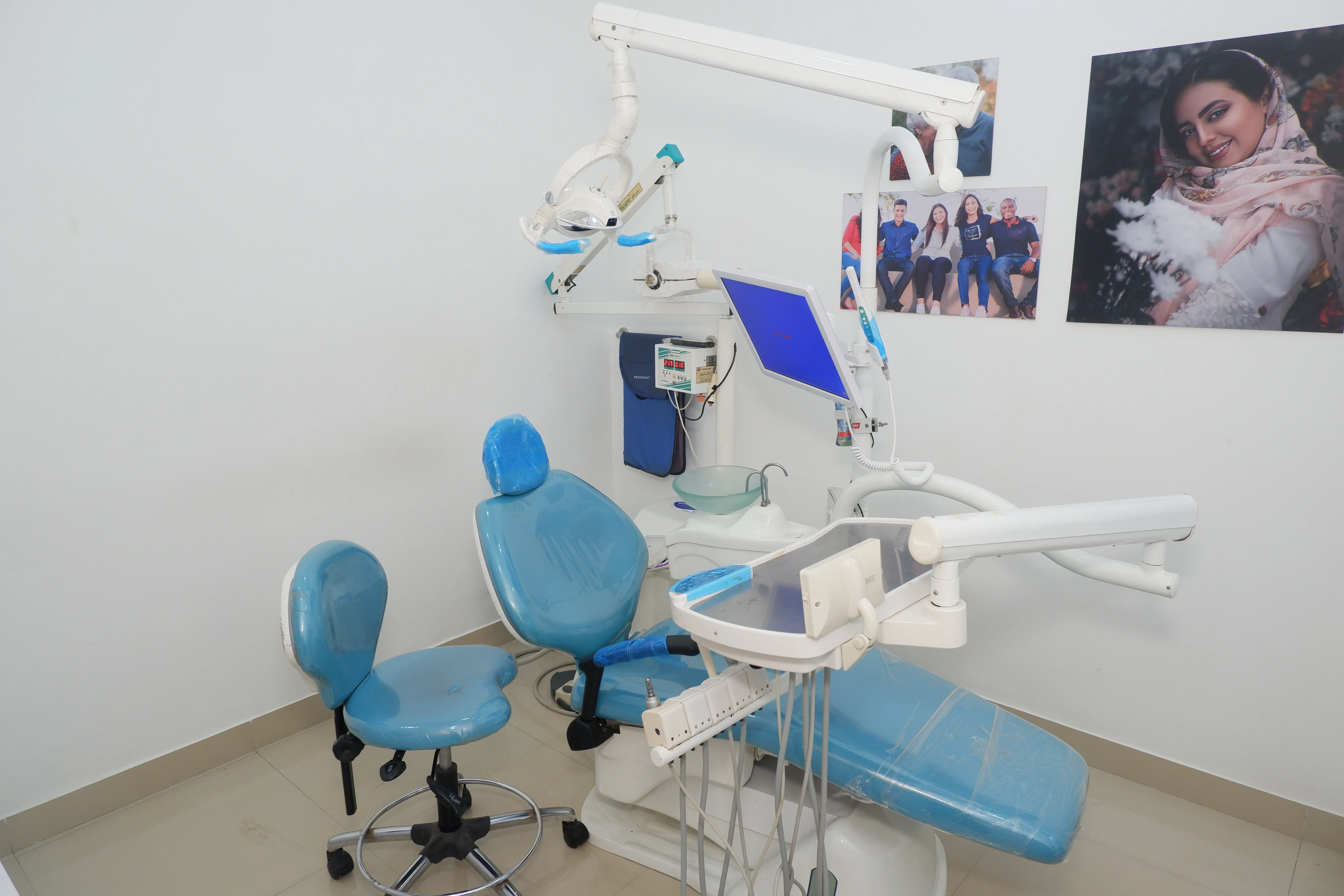 Modern Dental Technology and Diagnostics Setup at Kant Dental Clinic