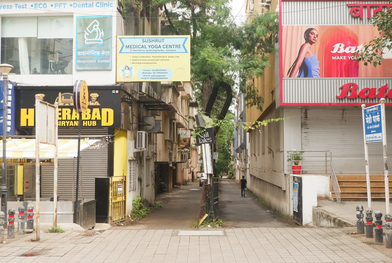 Kant Dental Clinic Clean Building Approach Road in Aundh