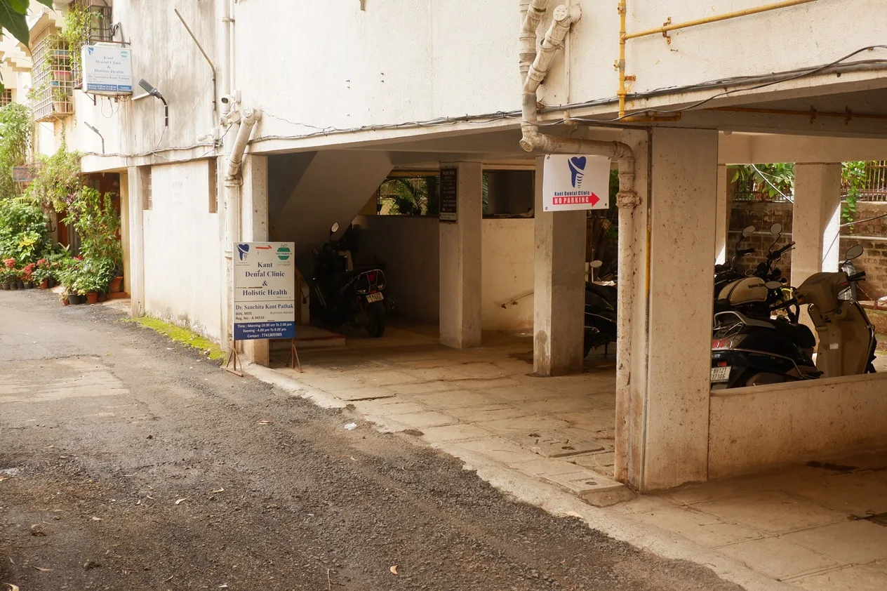 Convenient Ground Floor Parking Space at Kant Dental Clinic Facility