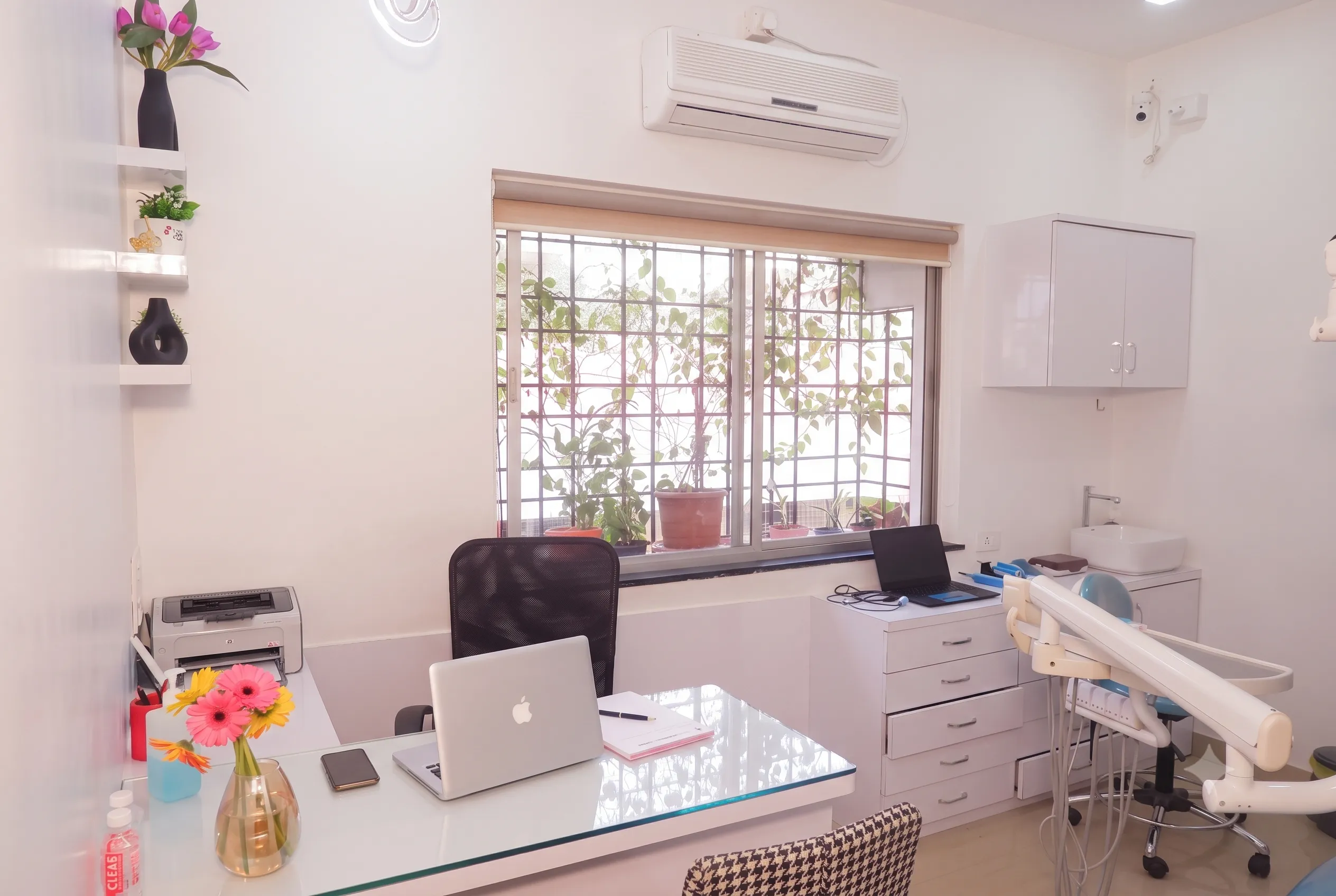 Dr. Sanchita Kant with Happy Patients at Kant Dental Clinic Aundh